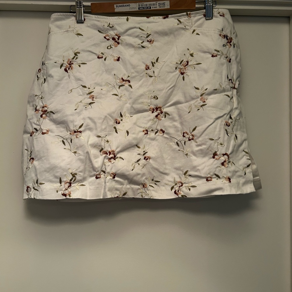 Floral embroidered White Skort